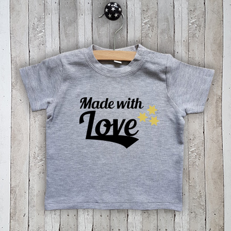 T-shirt met tekst Made with love