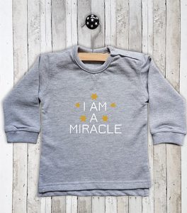 Baby Sweater met tekst I am a miracle