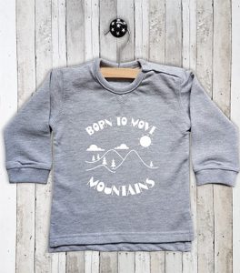 Baby Sweater met tekst Born to move mountains